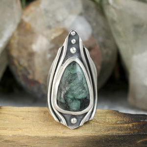 Warrior Ring // Emerald - Size 8