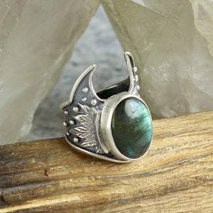 Moon Warrior Botanical Ring // Labradorite- Size 8.5