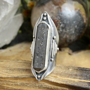 Amplifier Ring // Hematite - Size 6.5