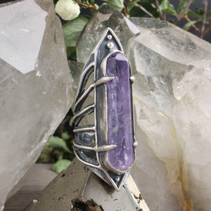 Amplifier Cut-Out-Ring // Amethyst- Size 5.5