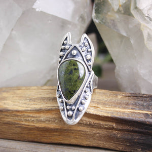 Faeriniir Ring  //  Serpentine  - Size 8
