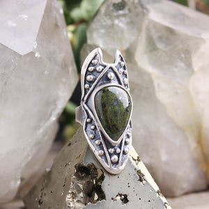 Faeriniir Ring  //  Serpentine  - Size 8