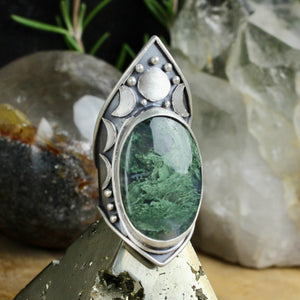 Warrior Moon Shield Ring // Moss Agate - Size 8.5