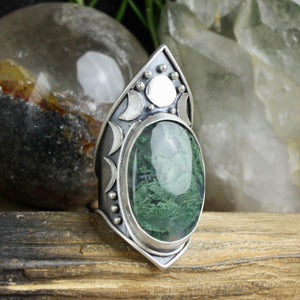 Warrior Moon Shield Ring // Moss Agate - Size 8.5