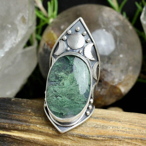 Warrior Moon Shield Ring // Moss Agate - Size 8.5