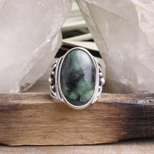 Warrior Ring // Emerald - Size 7.5